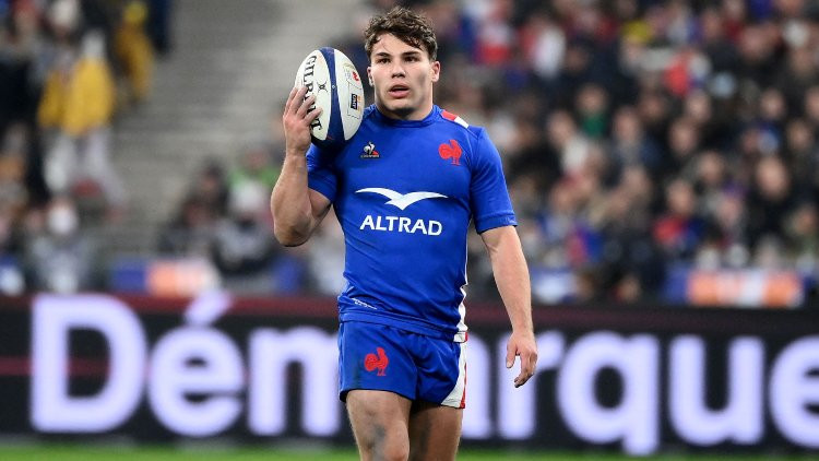 "World Rugby" par gada labāko regbistu nosauc francūzi Dupontu