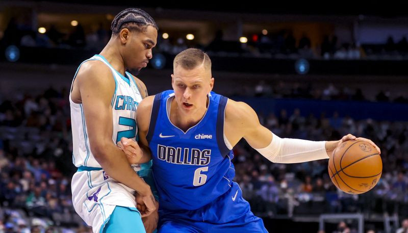 Porziņģim 24+13+5 un pirmā puslaika rekords "Mavericks" uzvarā pār "Hornets"