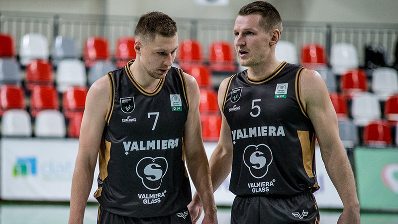 Valmierieši nenoturas līdzi Igaunijas čempiones apgriezieniem