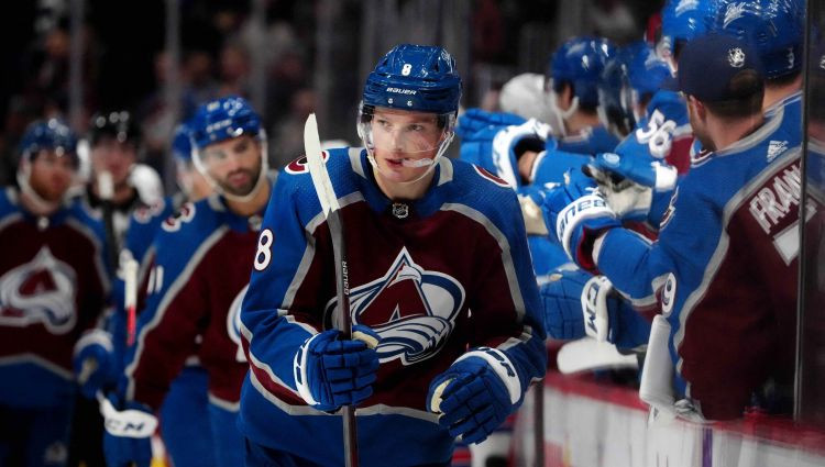 ''Sharks'' bez Balcera zaudē, ''Avalanche'' un ''Lightning'' turpina uzvaru sērijas
