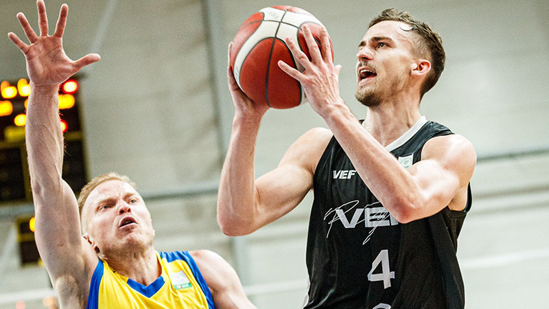 VEF derbijā sabradā ventspilniekus un kļūst par čempionāta līderi