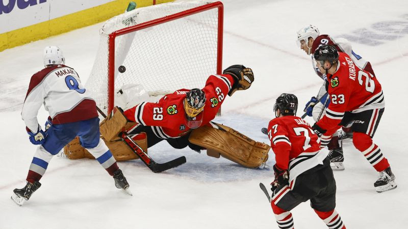 Makārs ar izciliem vārtiem pagarinājumā atbruņo "Blackhawks"