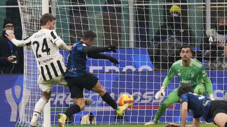 Milānas "Inter" uzvar 120. minūtē un pēc vairāk nekā 10 gadu pauzes izcīna Superkausu