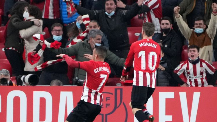 Divi ātri vārti ļauj ''Athletic'' atspēlēties un pārspēt ''Espanyol''