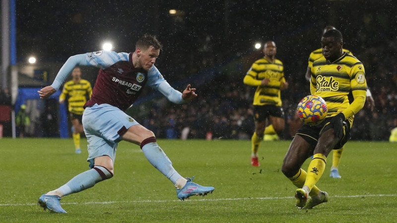Premjerlīgas pastarīšu ''Burnley'' un ''Watford'' pārceltajā duelī fiksē neizšķirtu