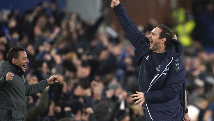 FA kauss: Lamparda debijā ''Everton'' uzvar, ''Chelsea'' 3. līgas klubu pārspēj papildlaikā