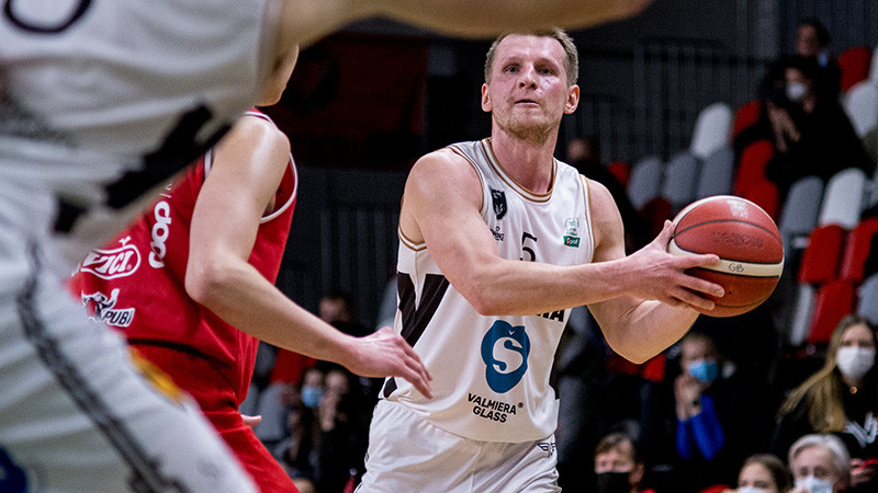 Kaufmaņa 24 punkti kaldina valmieriešu uzvaru pār "Raplu"