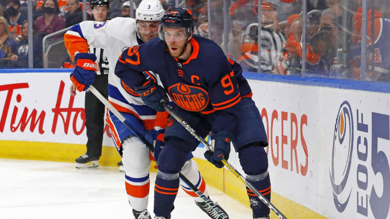 "Oilers" uzvar jaunā trenera debijā, "Lightning" ķer līderus, "Stars" - "play-off" vilcienu