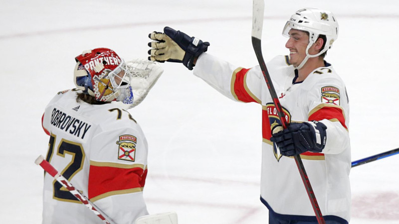 Māršmentam karjeras pirmais hat-trick, Vegasai otrais zaudējums ar Aikelu