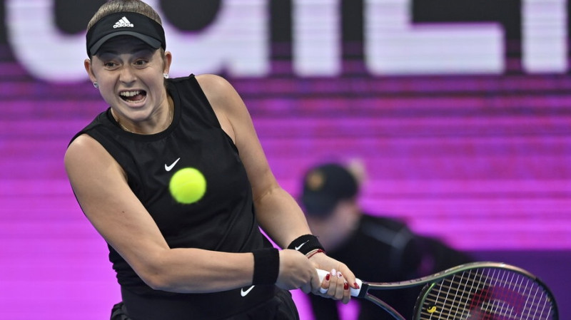 Ostapenko Dohas pusfinālā divos setos zaudē igaunietei Kontaveitai