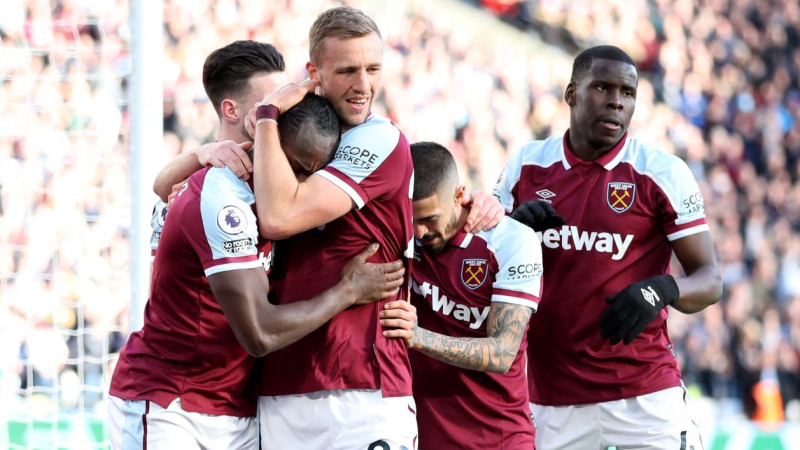 Čeha Součeka vārti ļauj "West Ham" nostiprināties Eirokausu zonā