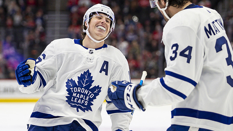 "Maple Leafs" gūst uzvaru 17 vārtu spēlē Detroitā