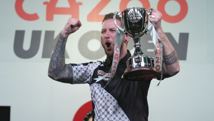 Pārsteigumiem pilnajā ''UK Open'' uzvar Noperts, par ranga līderi kļūst Raits