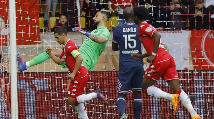 PSG ceturtais zaudējums viesos pēc kārtas, Ben Jeders apsteidz Mbapē