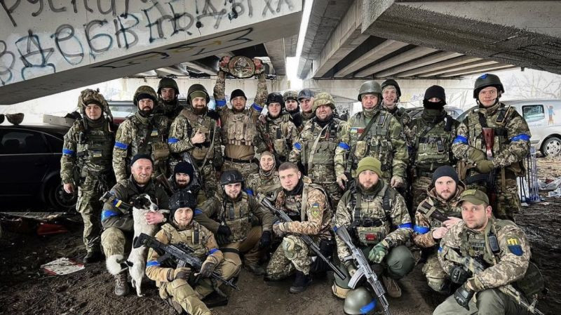 MMA čempions un Ukrainas aizstāvis Amosovs atguvis čempiona jostu