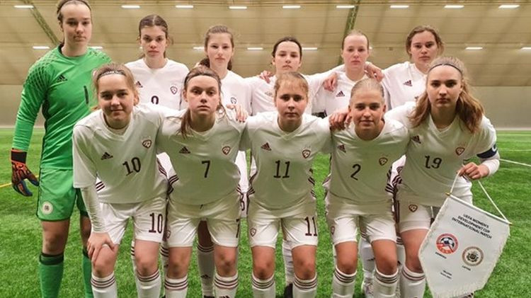 Latvijas U17 futbolistes Attīstības turnīru noslēdz ar sagrāvi pret Igauniju