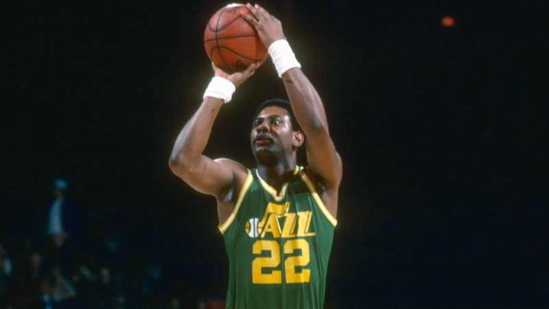 67 gadu vecumā aizsaulē devusies NBA zvaigzne Džons Drjū