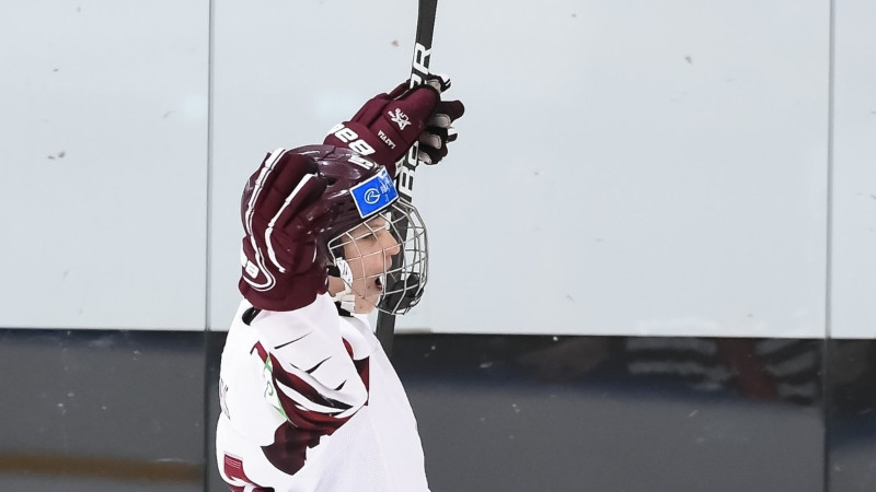 NHL draftā izvēlas trīs latviešus: Ločmeli, Vilmani un Veinbergu