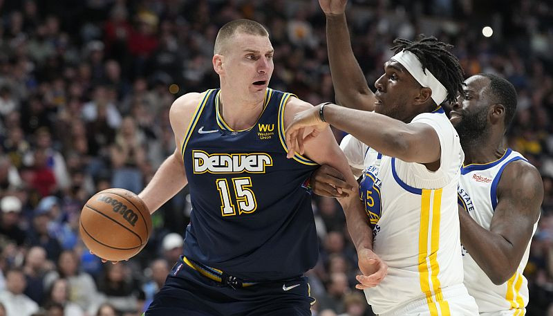 Jokičam 37+8+6, "Nuggets" izcīna pirmo uzvaru sērijā pret "Warriors"