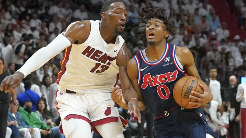 Maksija 34 punkti neglābj "76ers" no otrā zaudējuma pret Maiami "Heat"