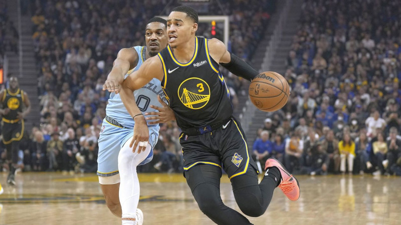 "Warriors" iemet 142 punktus, izvirzoties priekšgalā sērijā pret Memfisu