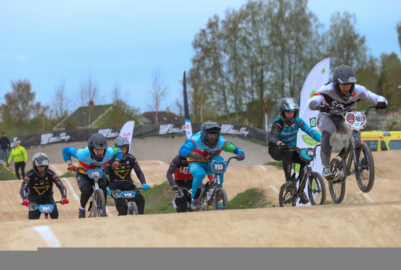 Ar jaunu dalībnieku rekordu Mārupē sākusies Latvijas kausa sezona BMX
