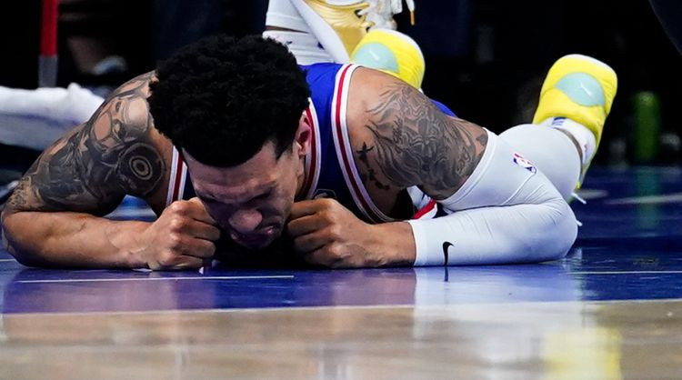 "76ers" uzbrucējs Grīns sezonas pēdējā spēlē sadursmē ar Embīdu saplēsis krusteniskās saites