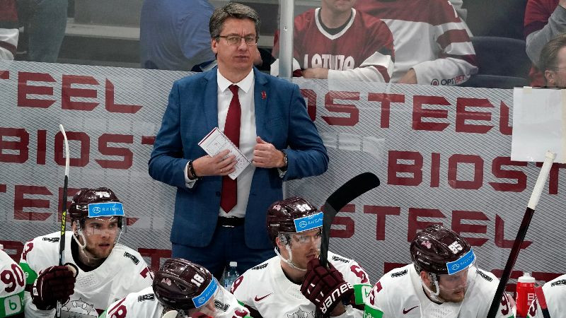 Vītoliņš izsaka nožēlu par divu hokejistu zaudējumu Latvijas izlasei
