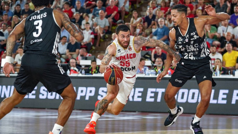 Džeimsa 34 punkti nav pietiekami, lai "Monaco" ar pirmo piegājienu triumfētu līgā