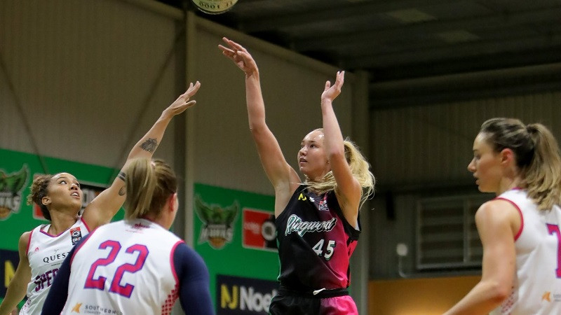 Dignai Strautmanei kārtējais "double-double", taču "Ringwood" zaudē zeltraču pilsētā