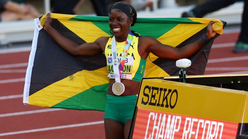 Jamaikiete Džeksone ar otro ātrāko laiku vēsturē uzvar 200 metros