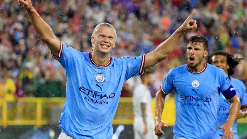 "Barcelona" ar Levandovski uzvar El Clásico, Holanns "City" kreklā iesit jau 12. minūtē