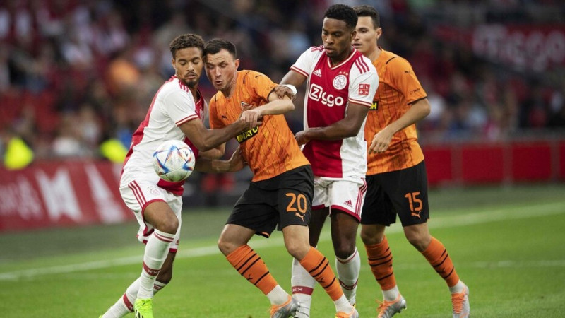 ''Ajax'' pārspēj Doneckas ''Shakhtar'', ''Brentford'' apspēlē Braitonu