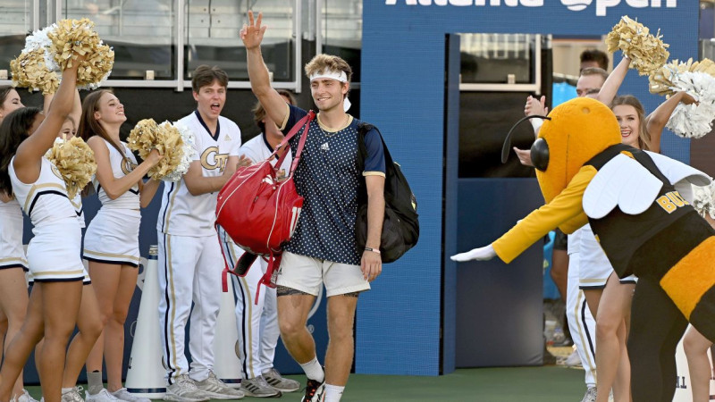 Amerikānim Mārtinam uzvara debijā ATP tūrē, panākumi arī Tīmam un Sinneram