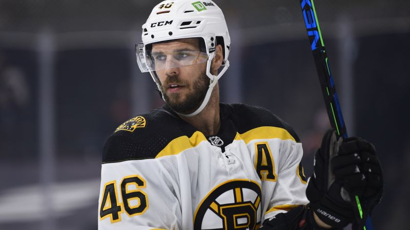 Lielo jaunumu diena Bostonā: Krejči atgriežas NHL un paraksta līgumu ar "Bruins"