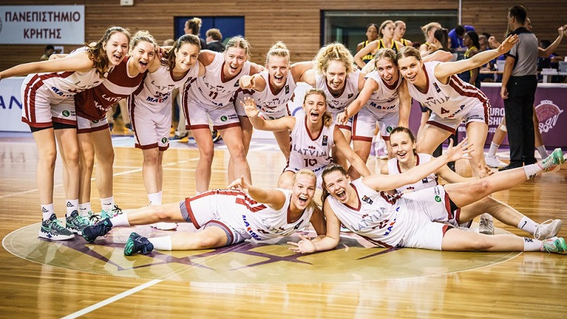 Vīksne tuvojas "triple-double", Latvijas U18 meitenes sagrauj Turciju