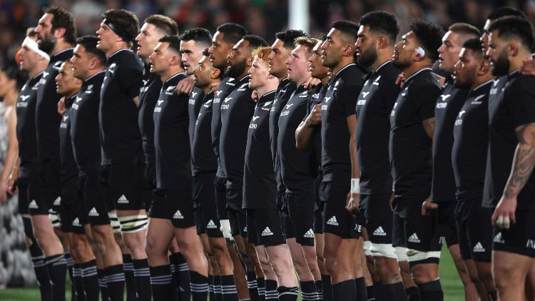 "All Blacks" Pasaules rangā atkal noslīd uz visu laiku zemāko pozīciju