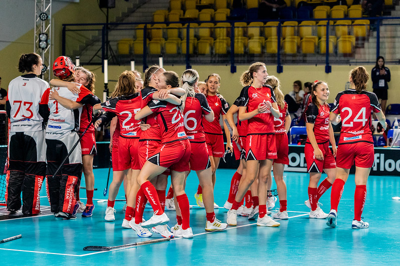 Amerikāņu kalniņi florbola čempionātā juniorēm