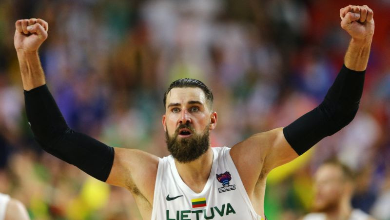 Valančūns kritizē spēļu izlaišanu NBA: ''Tavs darbs ir spēlēt spēles''