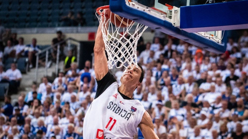 Serbi pazemo somus, iemet simts punktus un tiek pie trešās uzvaras, Jokičam 13+14+7