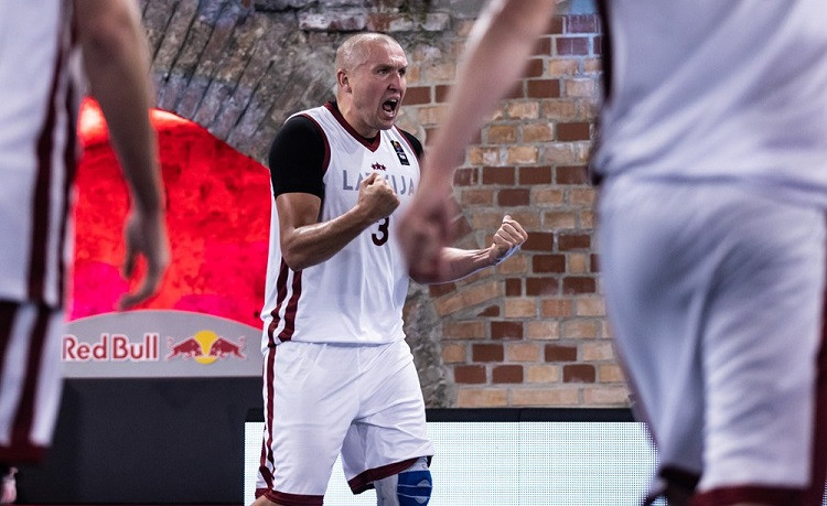 Latvijas 3x3 basketbolisti izcīna divas uzvaras turnīrā Francijā