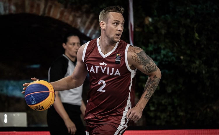 Latvijas 3x3 basketbolisti turnīrā Francijā zaudē lietuviešiem un netiek finālā