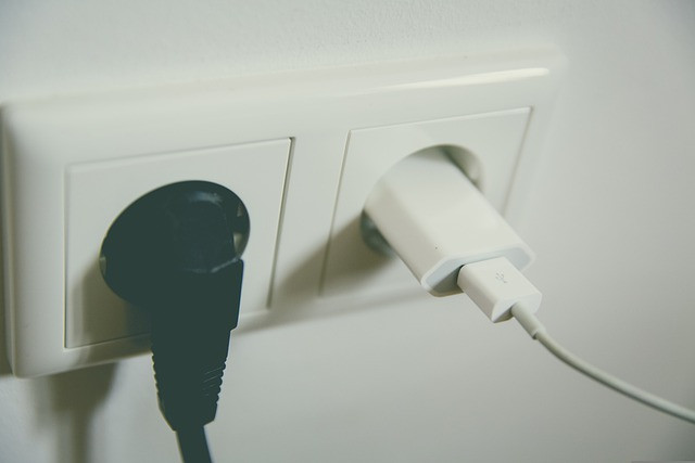 4 noderīgi ieteikumi kā samazināt elektrības patēriņu savā mājsaimniecībā