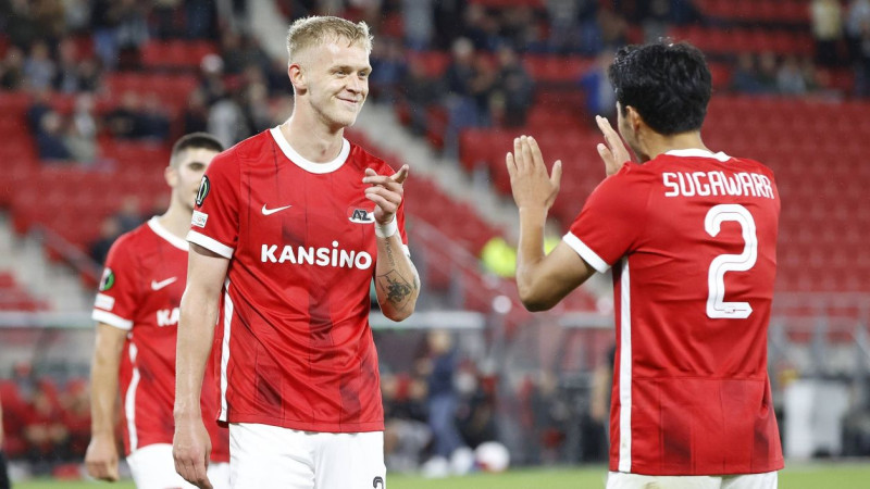 AZ sagādā "Ajax" pirmo zaudējumu, PSV derbijā uzvar septiņu vārtu trillerī