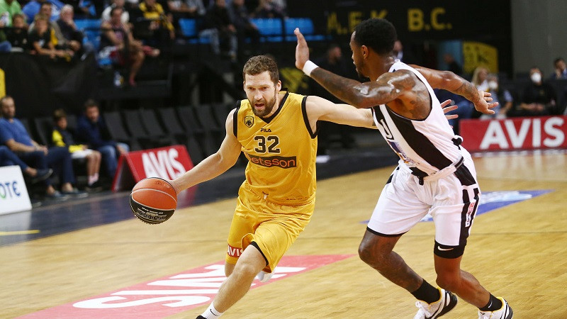 Strēlnieka AEK tiek sodīta par fanu izraisītajām nekārtībām Čempionu līgas mačā