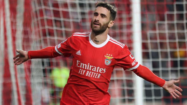 "Benfica" septiņu vārtu spēlē izslēdz "Juventus", PSG septiņus iesit viena pati