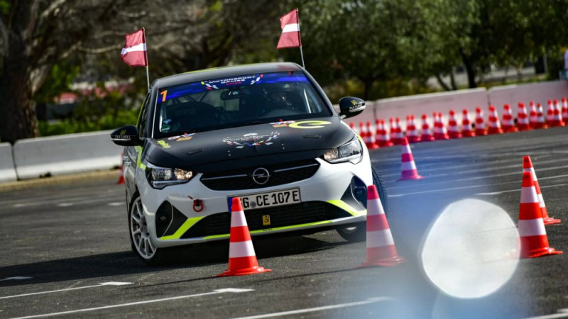 Ar pirmajiem braucieniem Latvijas komanda sākusi dalību FIA "Motorsport Games"