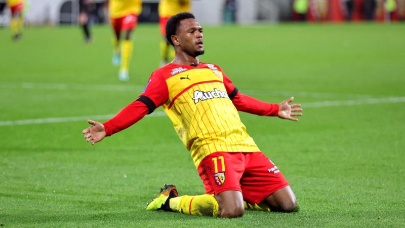 Opendā hat-trick 33 minūtēs, "Lens" nostiprinās "Ligue 1" vicelīderes pozīcijā