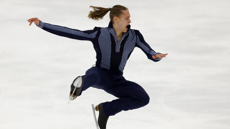 Daiļslidotājs Vasiļjevs Šefīldas "Grand Prix" pēc īsās programmas ieņem trešo vietu