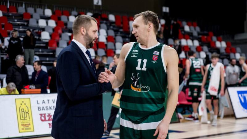 Strēlniekam otro reizi tiek NBL mēneša spēlētāja tituls, izcelts arī Zemītis